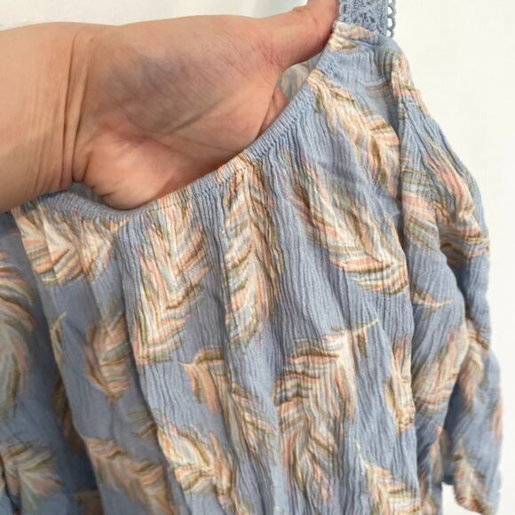 TORRID 1 Plus Size Light Blue Feathers Crinkle Gauze Cold Shoulder Top Boho 1X - Picture 10 of 16